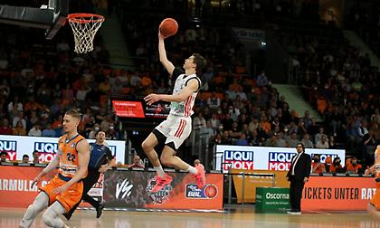 Επέστρεψε από Βαρκελώνη και… κυνηγάει την πρωτιά στη Γερμανία η Μπάγερν