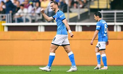 Συνέχισε την… παράδοση η Νάπολι και πέρασε από το Τορίνο