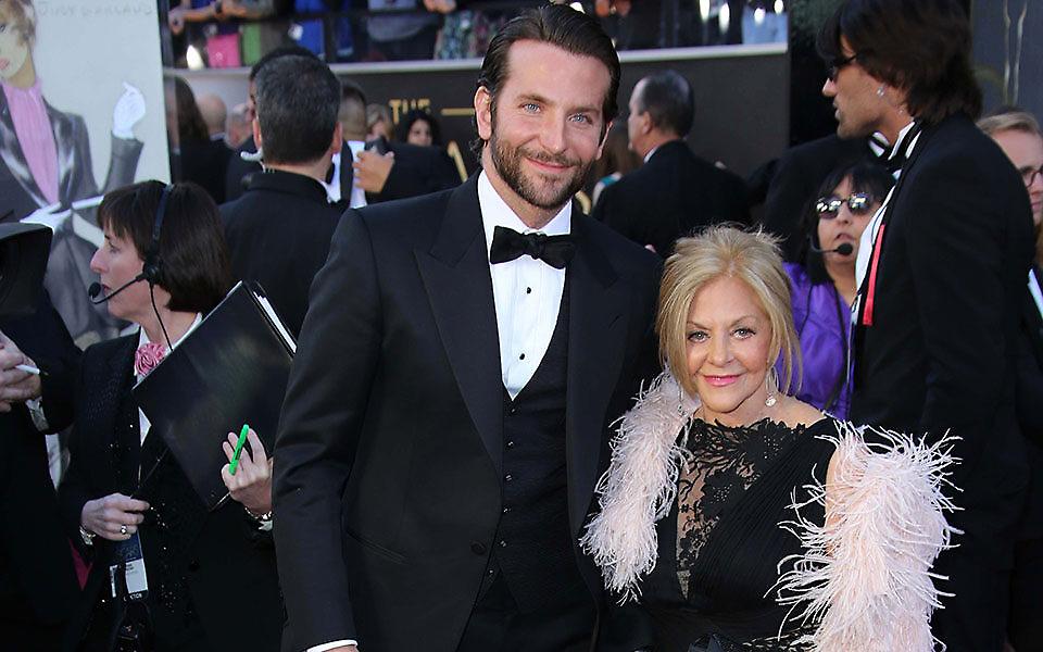 Σταρ του Χόλιγουντ που δεν κάνουν χωρίς …τη μαμά τους