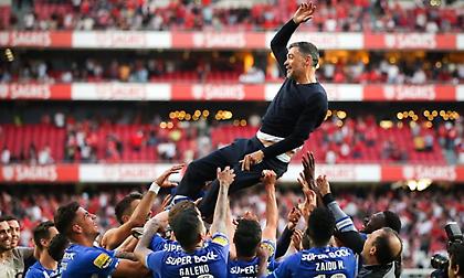 Πόρτο: Ο Κονσεϊσάο γιόρτασε την κατάκτηση του πρωταθλήματος με πούρο, σαμπάνια και τρελό χορό!