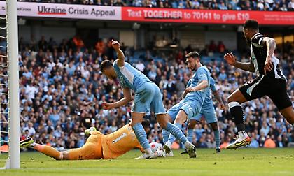 Ασταθής επέμβαση ο Ντουμπράβκα και σκόρερ ο Λαπόρτ για το 2-0 της Σίτι!