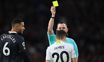 Τα... κακά παιδιά: Η Λιντς έσπασε το ρεκόρ για τις περισσότερες κίτρινες κάρτες σε μία σεζόν!