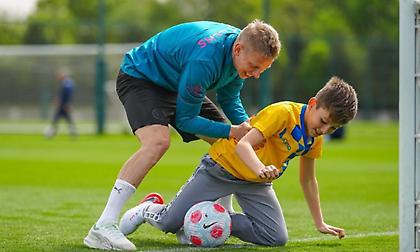 Συγκινητική κίνηση Ζιντσένκο: Κάλεσε 10χρονο Ουκρανό να προπονηθεί με τη Σίτι