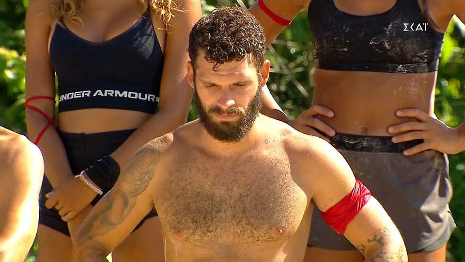 Νέα ένταση στο Survivor: «Κίτρινη κάρτα» στον Στάθη, έχασε και γκρέμισε ό,τι βρήκε μπροστά του