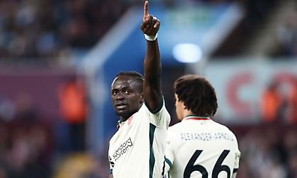 Απέφυγε την… τρικλοποδιά από τον Τζέραρντ και συνεχίζει να ελπίζει η Λίβερπουλ!