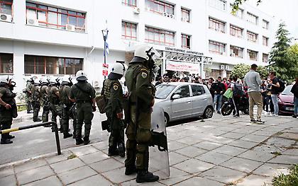 Θεσσαλονίκη: Στον εισαγγελέα οι δύο συλληφθέντες από τα χθεσινά επεισόδια στο ΑΠΘ