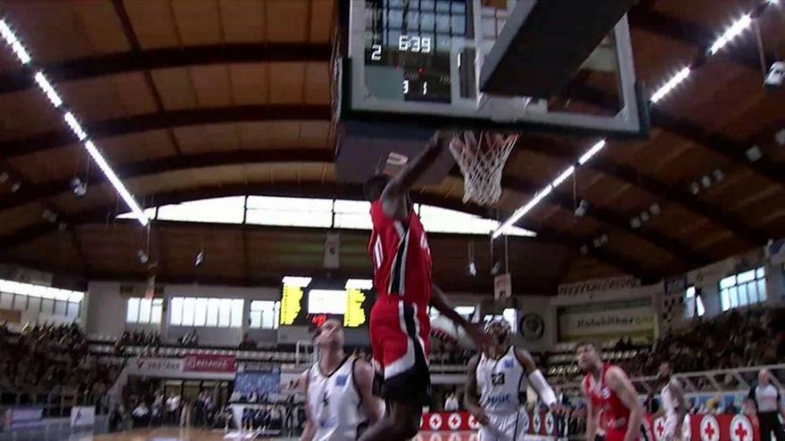 «Αντάλλαξαν» εντυπωσιακά καρφώματα Τσαλμπούρης και Φαλ