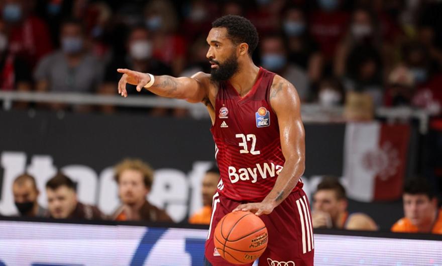 Χίλιαρντ: Ανανεώνει τον Χίλιαρντ