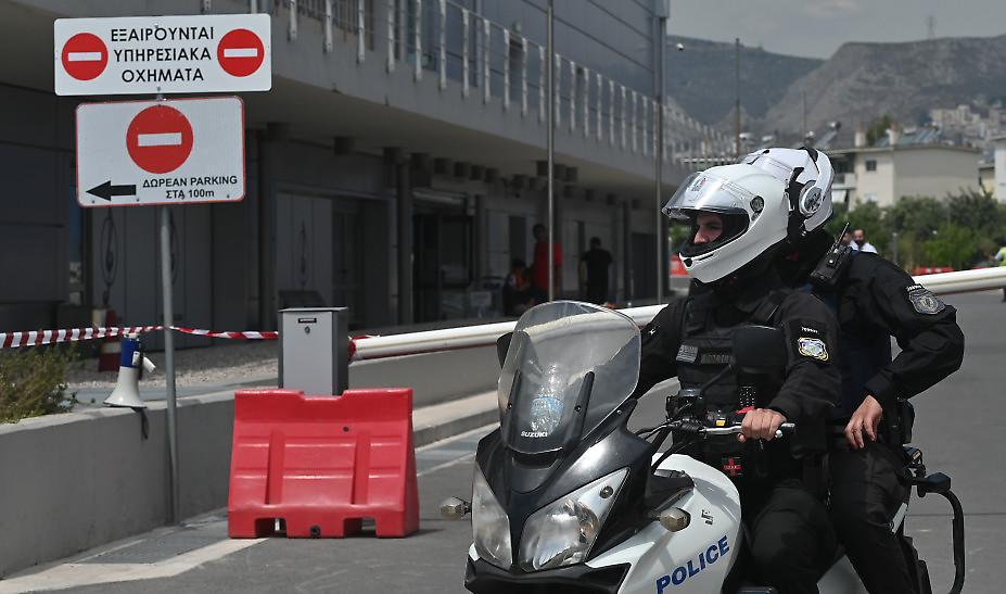 Αιγάλεω: Να πέσει πάνω σε κοπέλα προσπαθούσε ο άνδρας που μπήκε με αυτοκίνητο στο εμπορικό κέντρο