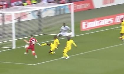 Μέσα σε ένα λεπτό (83' και 84') δύο δοκάρια για τη Λίβερπουλ!