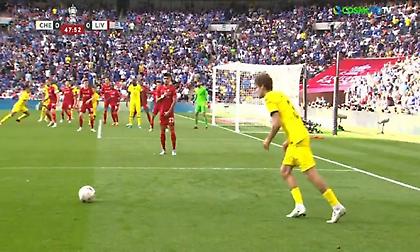 Δοκάρι η απευθείας εκτέλεση φάουλ του Αλόνσο σχεδόν από το… κόρνερ!