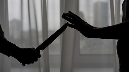 Σοκ στο Παλαιό Φάληρο: Σκότωσε την μητέρα του με δύο μαχαιριές στον θώρακα κι έκαψε το σπίτι!