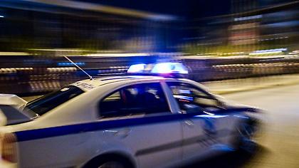 Αιγάλεω: Άνδρας ανέβηκε σε καμπαναριό και απειλεί να πέσει στο κενό