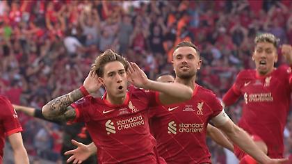 Έδειξε... τα αυτιά: Ο πανηγυρισμός του Τσιμίκα μετά το πέναλτι που έδωσε το Κύπελλο στη Λίβερπουλ