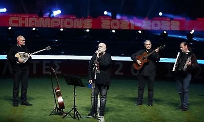 «Περαία μου, Περαία μου, με τον Σαρωνικό σου» από τον Στόκα στη φιέστα του Ολυμπιακού