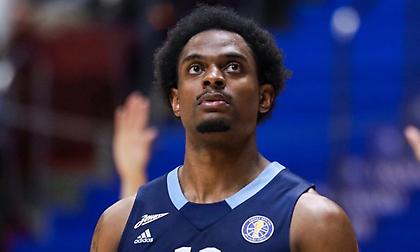 Παρελθόν ο Κάρβερ από τη Ζενίτ