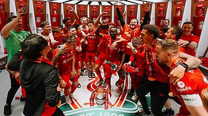 Το τρελό πάρτι στα αποδυτήρια της Λίβερπουλ: Ο χορός του Χέντερσον και το «Freed from desire»