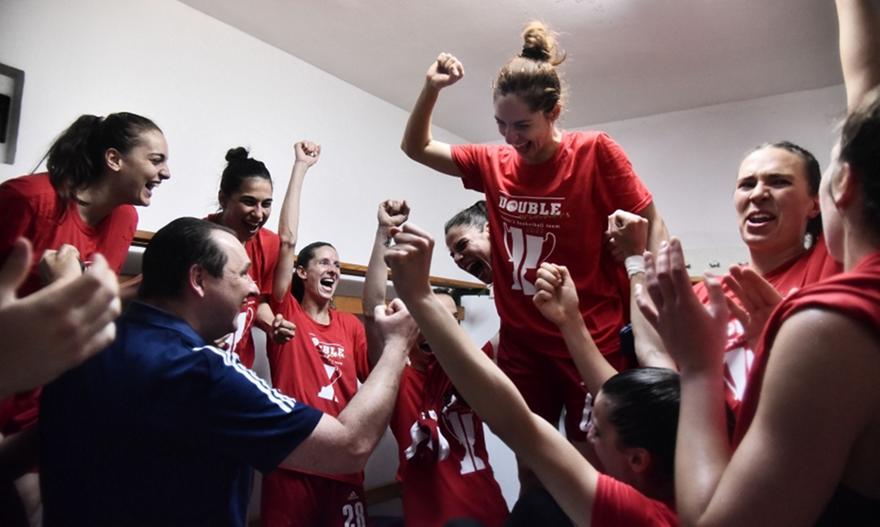 «Είσαι στο μυαλό κάτι μαγικό» τραγουδούσαν τα κορίτσια του Ολυμπιακού