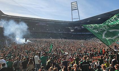 Οι οπαδοί της Βέρντερ Βρέμης έδωσαν ρεσιτάλ πριν το ματς ανόδου!