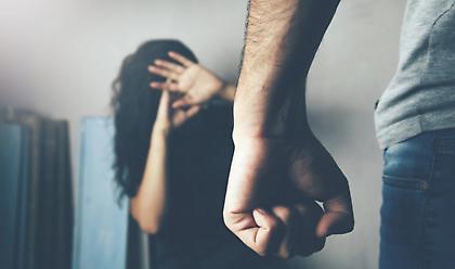 Ηράκλειο: 40χρονος έσπασε στο ξύλο τη γυναίκα, τη μητέρα και την κόρη του
