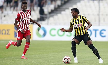Τρομερό άλμα Λιβάι Γκαρσία για το 2-1 και… βροχή τα μπουκάλια από το πέταλο!