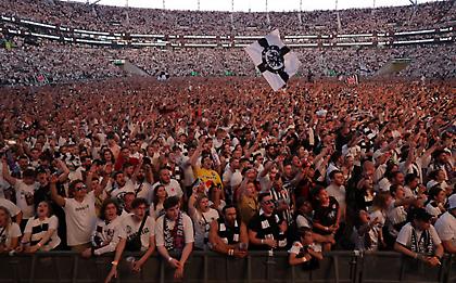 Χιλιάδες οπαδοί της Άιντραχτ στο «Deutsche Bank Park» βλέπουν τον τελικό μέσω video wall!