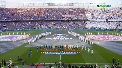 Το τελετουργικό κατά την είσοδο των δυο ομάδων στο τελικό του Europa