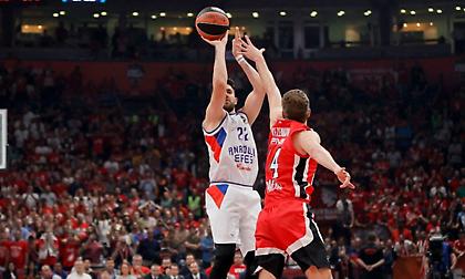 Μίτσιτς: «Ήθελα να μιμηθώ το buzzer-beater του Σλούκα, περίμενα να μου κάνουν φάουλ»