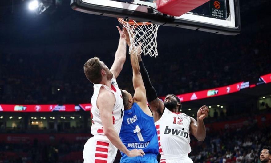 Το buzzer beater του Βεζένκοφ στο πρώτο δεκάλεπτο