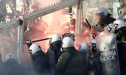 Απρόκλητη επίθεση με γκλομπ από τα ΜΑΤ καταγγέλλει ο ΠΑΟΚ!