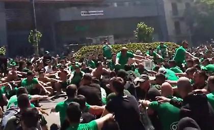 Ζέσταμα πριν τον τελικό από τους οπαδούς του Παναθηναϊκού στην Αλεξάνδρας