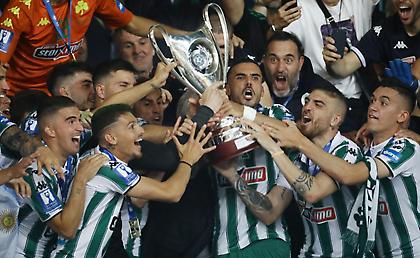 Παναθηναϊκός: Η απονομή του Κυπέλλου και το γλέντι στα αποδυτήρια του ΟΑΚΑ