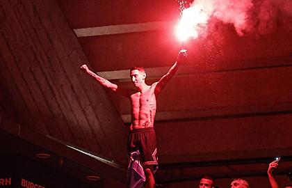 «Αντίο» με αποθέωση και… καπνογόνα στα χέρια για Ντι Μαρία