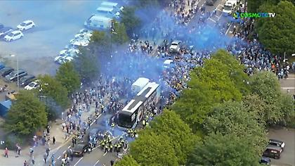 Πώς υποδέχθηκαν οι οπαδοί τα πούλμαν των Mάντσεστερ Σίτι και Λίβερπουλ