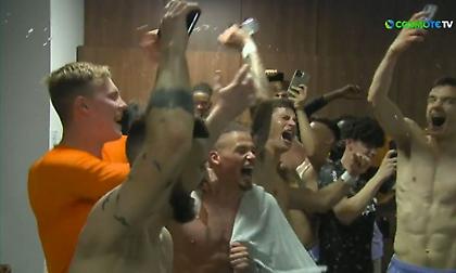 Οι πανηγυρισμοί των παικτών της Λιντς που έμειναν στην κατηγορία