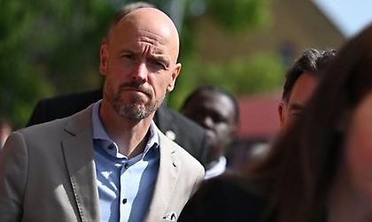 Έφτασε στο «Σέλχαστ Παρκ» ο Τεν Χαγκ και έγινε ο… χαμός!