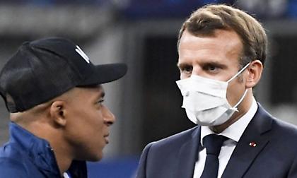 Ο Εμπαπέ συμβουλεύτηκε τον Μακρόν πριν αποφασίσει να μείνει στην Παρί