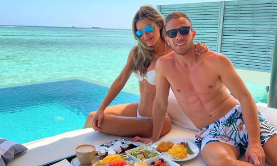 Η εντυπωσιακή σύντροφος του Αρτούρ είναι οδοντίατρος