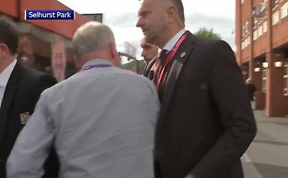 Δεν αρχίσαμε καλά: Η ασφάλεια του Τεν Χαγκ απομάκρυνε δημοσιογράφο