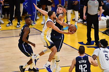 Οι Γουόριορς υπερίσχυσαν της «40άρας» του Ντόντσιτς και έκαναν το 3-0