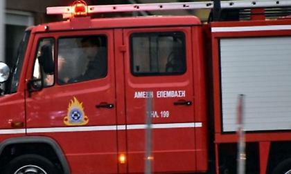 Πυρκαγιά σε ελλιμενισμένο πλοίο κοντά στην Ελευσίνα