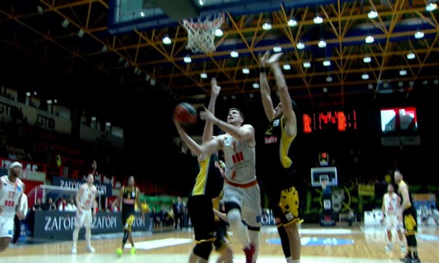 Το buzzer beater του Δημήτρη Αγραβάνη στο φινάλε της πρώτης περιόδου