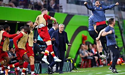 Ο Μουρίνιο απαίτησε «ηρεμία» από τους παίκτες του πάγκου μετά το γκολ του Τζανιόλο