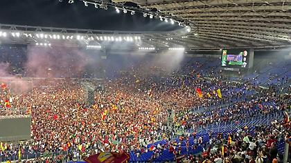 «Κάηκε» το κατάμεστο Ολίμπικο στη λήξη του τελικού