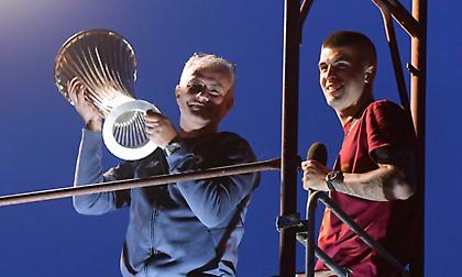 Αποθέωση για τους παίκτες του Μουρίνιο στην επιστροφή στη Ρώμη