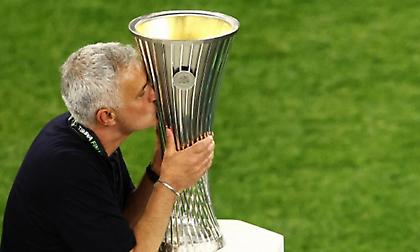 Μουρίνιο: «Θα παραμείνω στη Ρόμα, αισθάνομαι… Ρωμαίος»