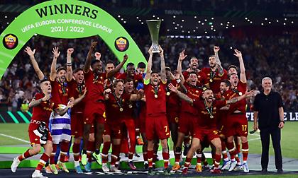 Σήκωσε το πρώτο ευρωπαϊκό της ιστορίας της η Ρόμα του… άχαστου Μουρίνιο!