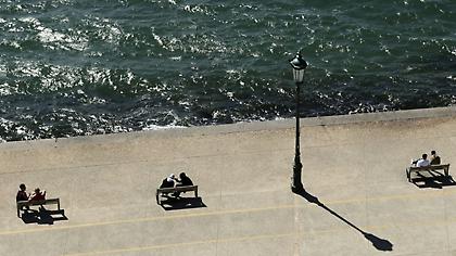 Στα 4.048 τα νέα κρούσματα - 13 νεκροί - 141 διασωληνωμένοι