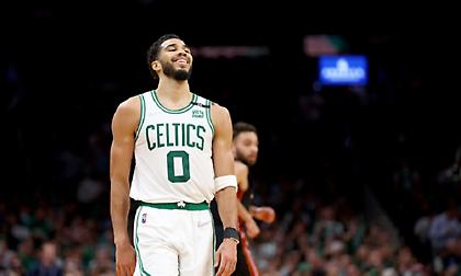 Στα χνάρια του Κόμπι ο Τέιτουμ