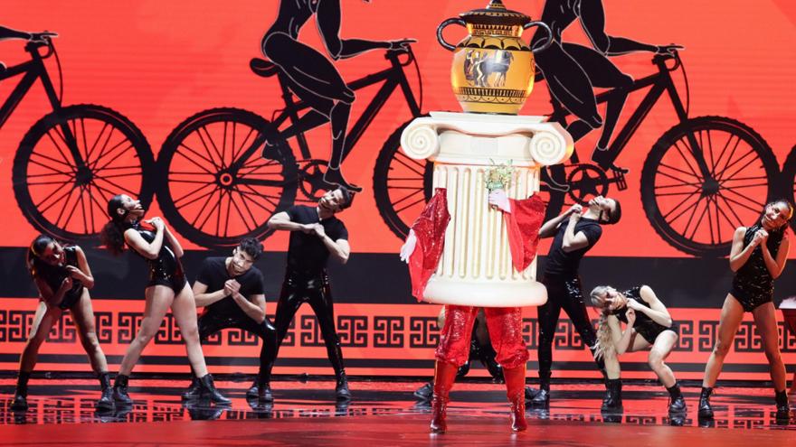 Στη σκηνή του «The Masked Singer» ο... Αμφορέα